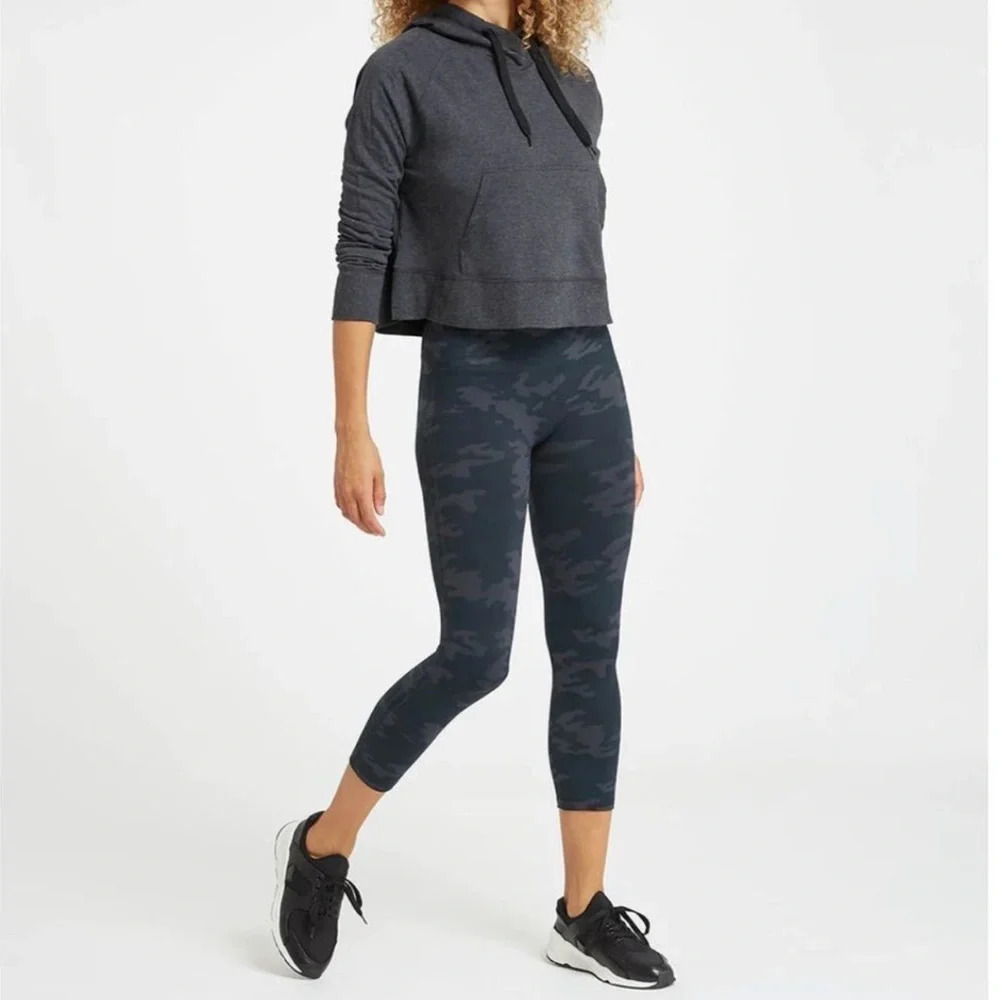 SPANX Look at‎ Me Now Seamless Cropped Leggings Size Medium Camo Print